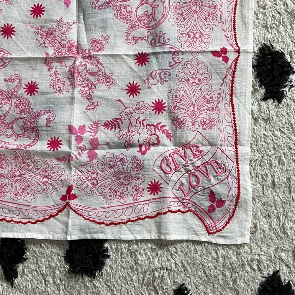 Vismaya Pink and White Bandana 20x20 - Picture 2 of 6